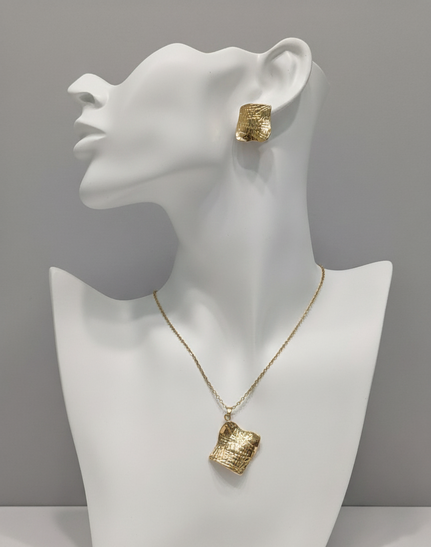 Textured Gold Pendant Set
